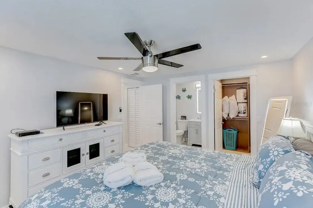 2720 49TH AVENUE W #2720 Bradenton, FL 34207