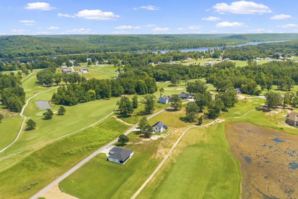 363 Golfview Ln Decaturville, TN 38329