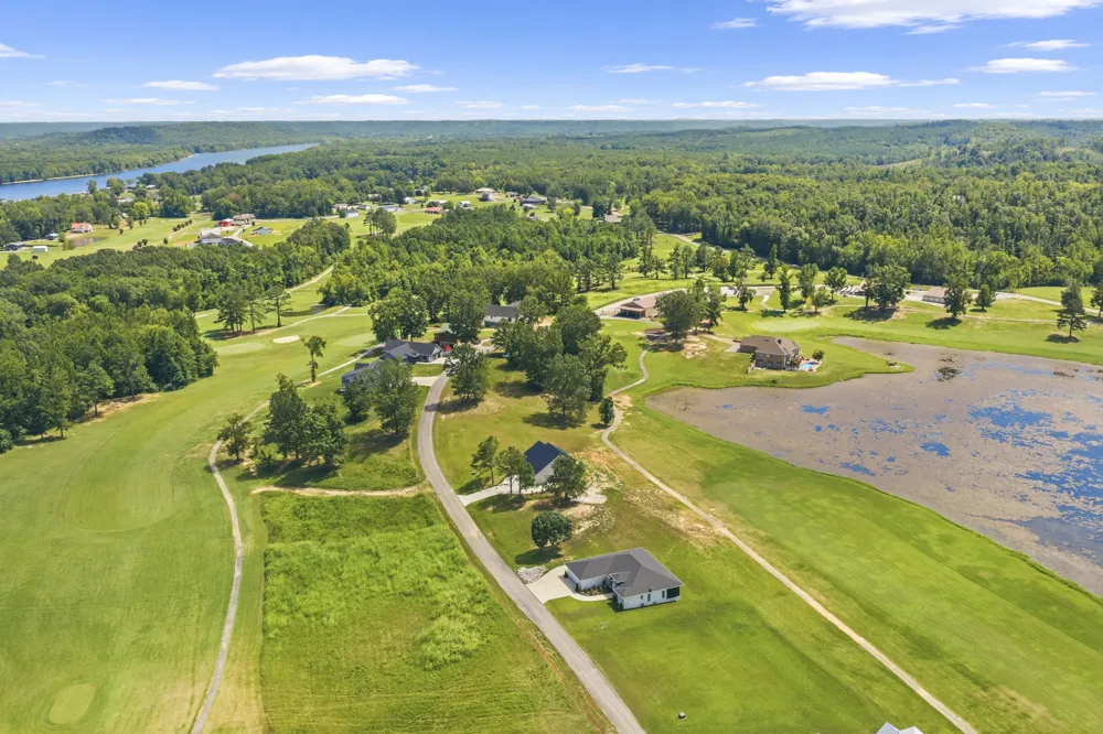 363 Golfview Ln Decaturville, TN 38329