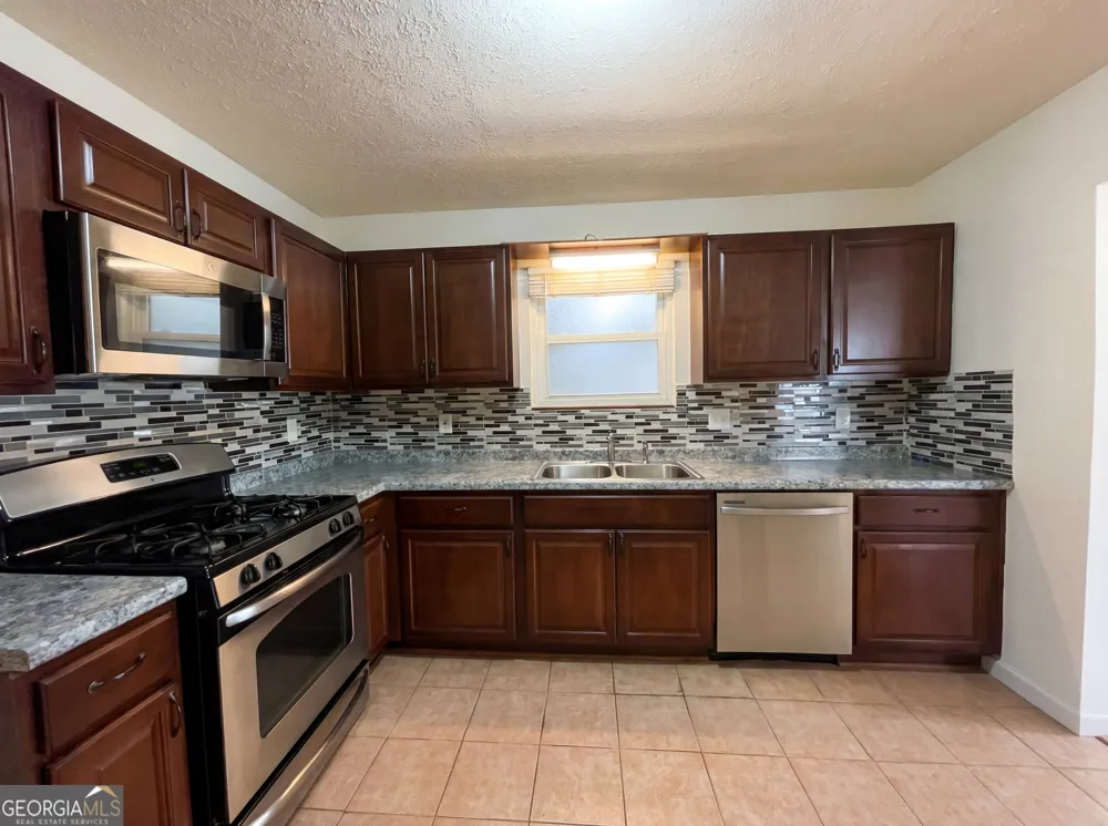 5328 Ridge Forest DR Stone Mountain, GA 30083