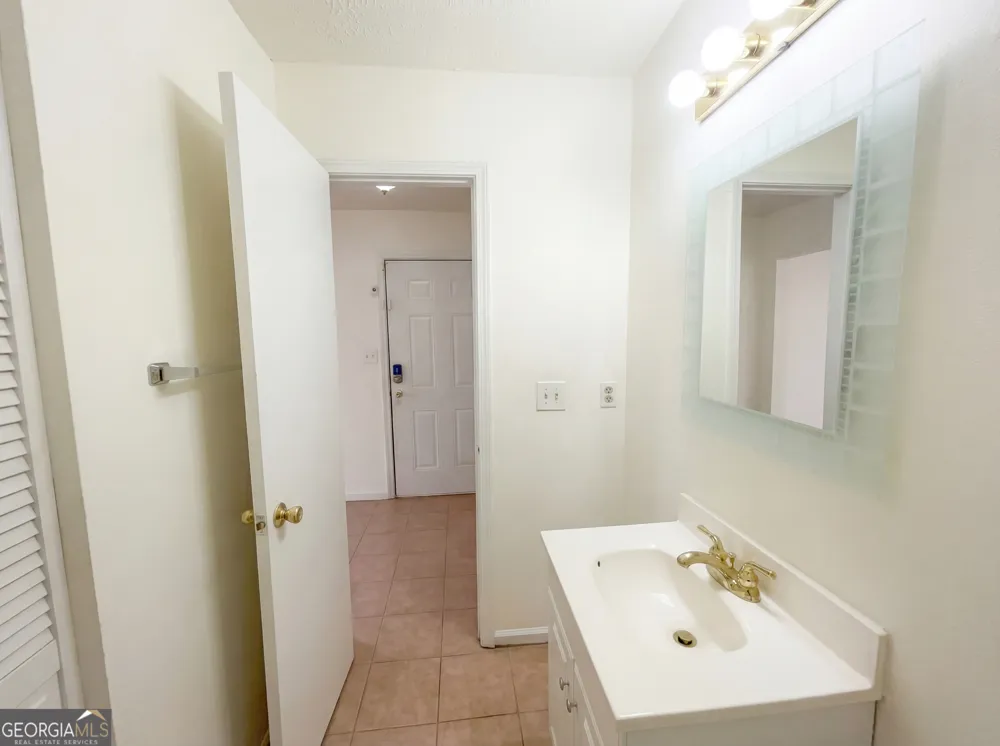 5328 Ridge Forest DR Stone Mountain, GA 30083