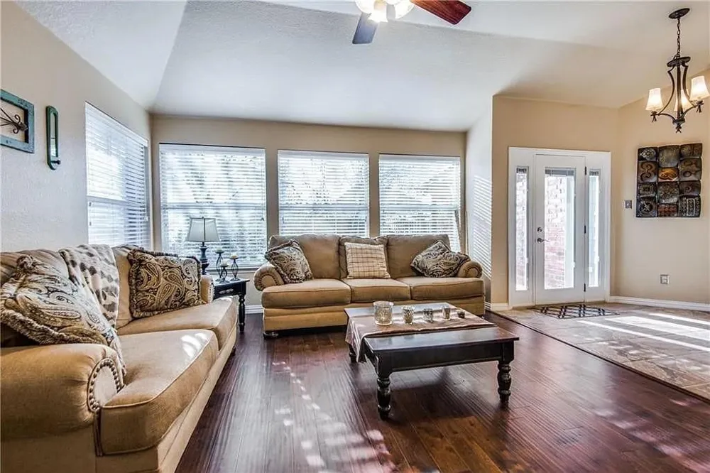 5645 Overland Drive The Colony, TX 75056