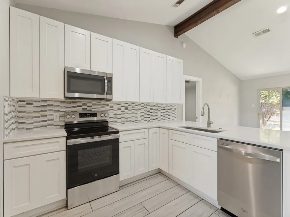 6637 Redbud Drive Watauga, TX 76148