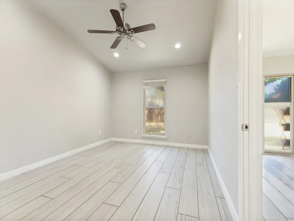 6637 Redbud Drive Watauga, TX 76148
