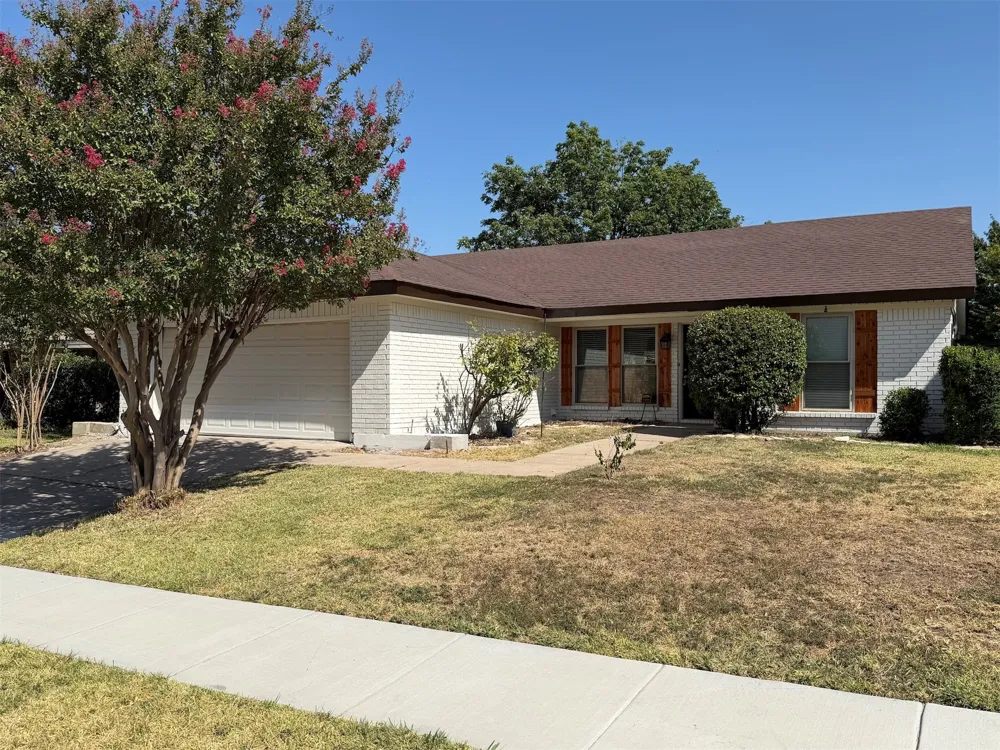 6637 Redbud Drive Watauga, TX 76148