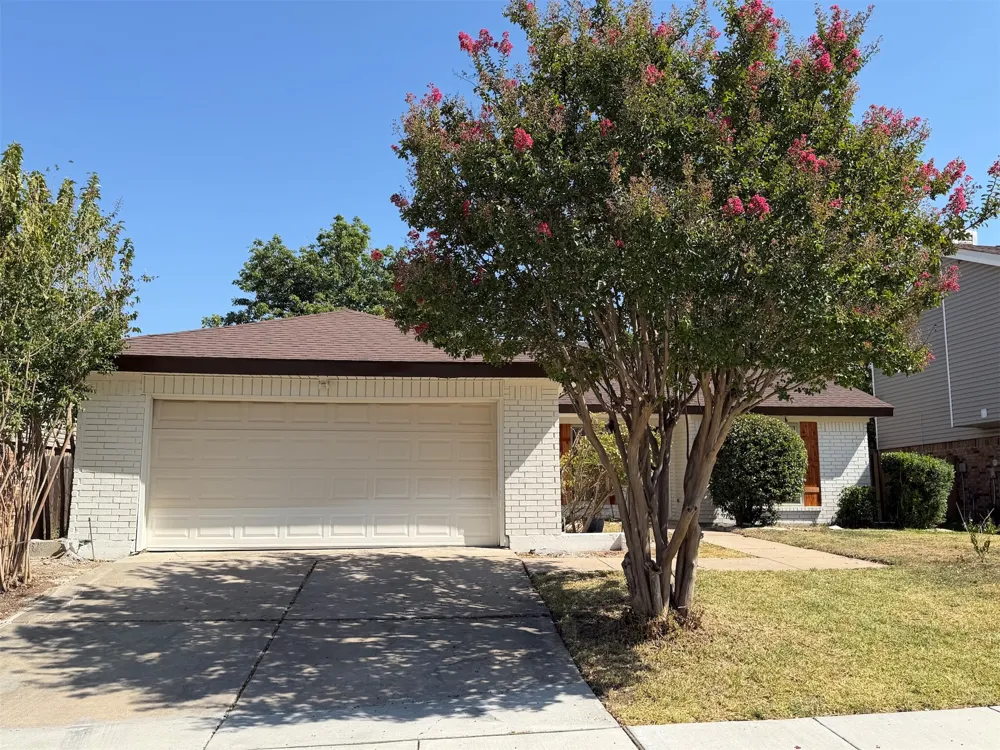 6637 Redbud Drive Watauga, TX 76148