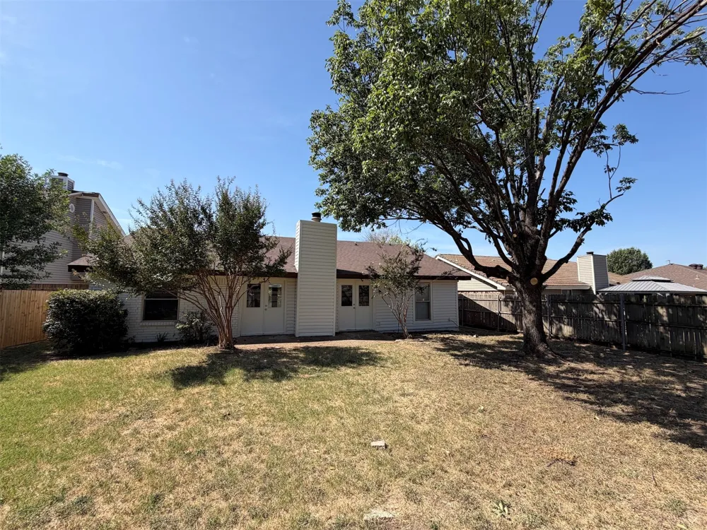 6637 Redbud Drive Watauga, TX 76148