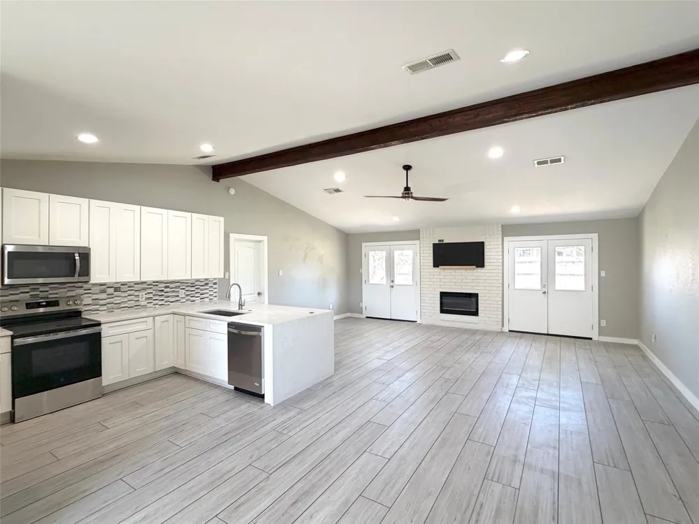 6637 Redbud Drive Watauga, TX 76148