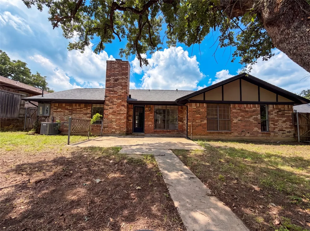 5719 Stage Line Drive Arlington, TX 76017