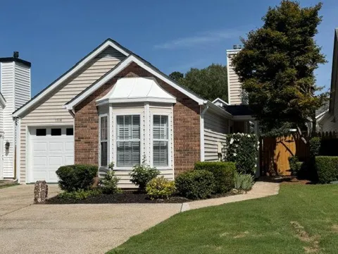 1318 Yorkshire Lane