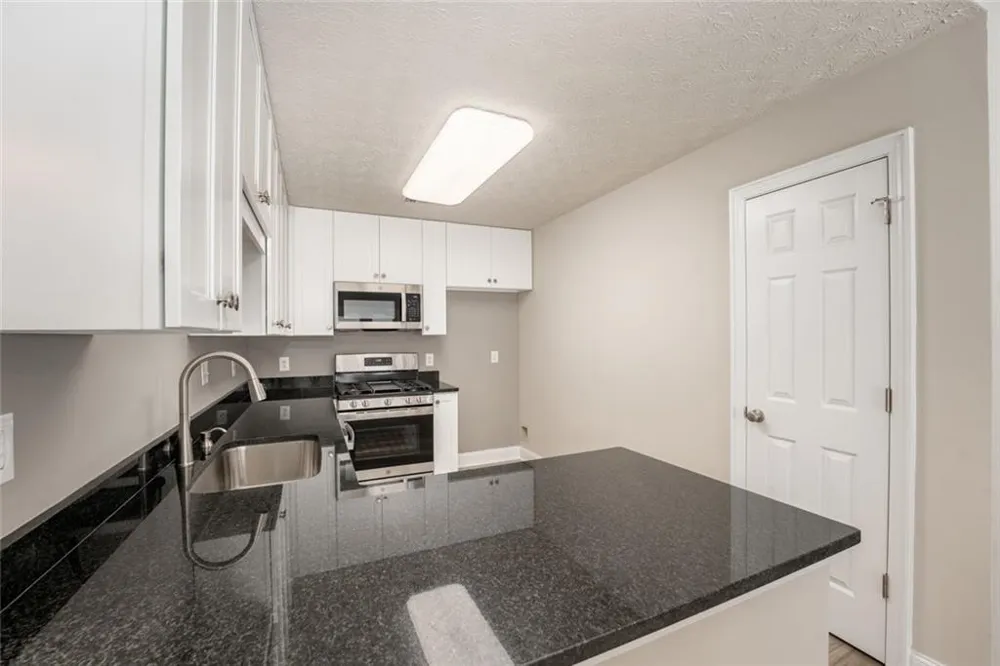 1318 Yorkshire Lane Woodstock, GA 30188