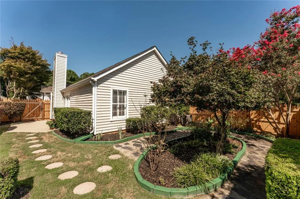 1318 Yorkshire Lane Woodstock, GA 30188