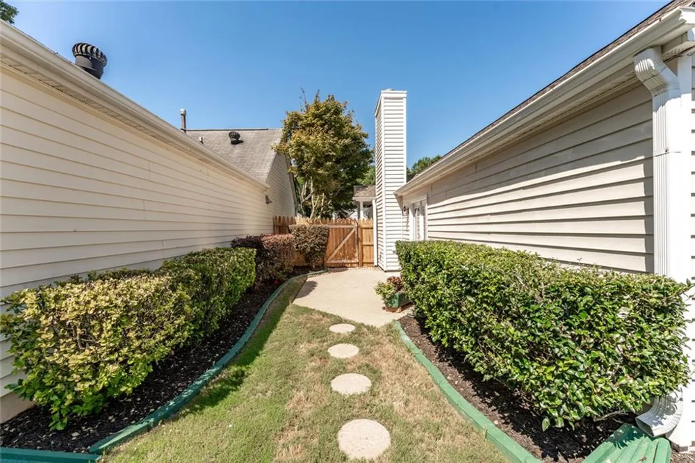 1318 Yorkshire Lane Woodstock, GA 30188