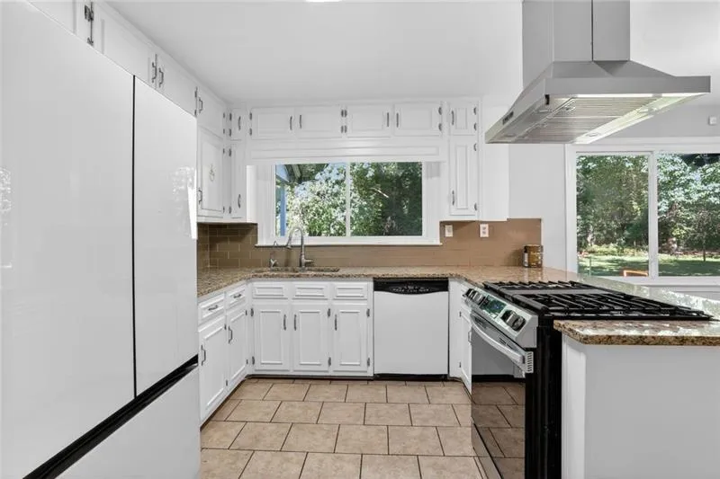 2223 Angela Drive SW Lilburn, GA 30047