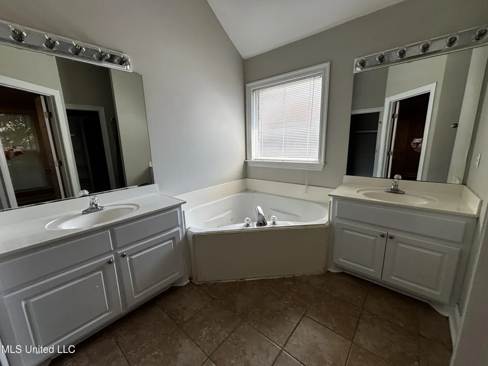 410 Abbey Woods Brandon, MS 39047
