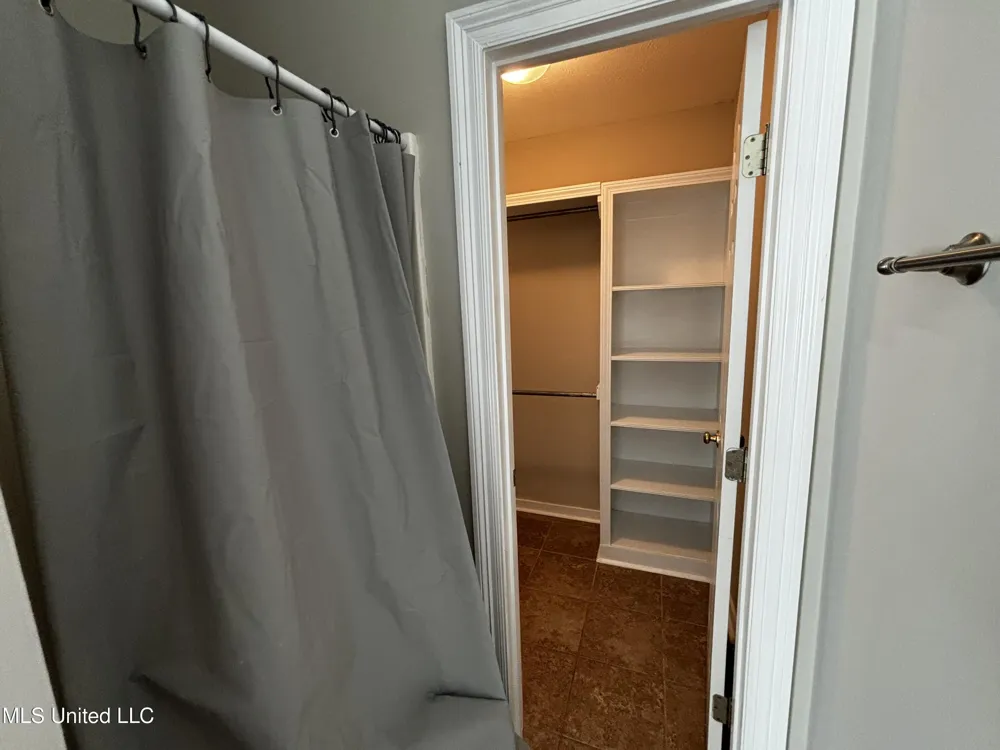 410 Abbey Woods Brandon, MS 39047