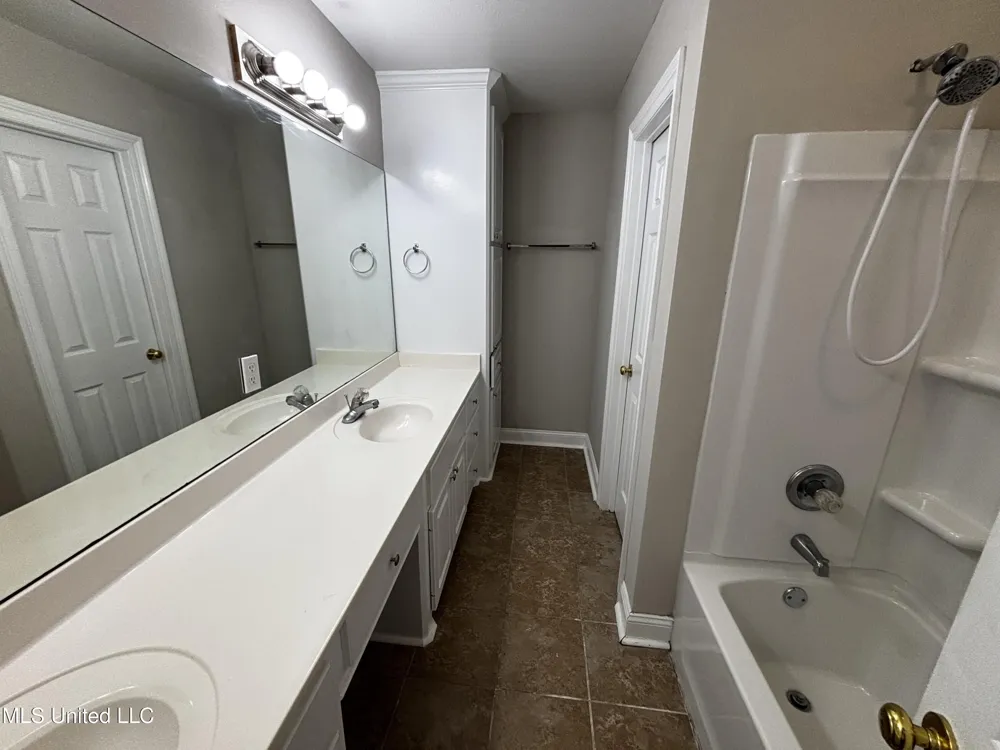 410 Abbey Woods Brandon, MS 39047