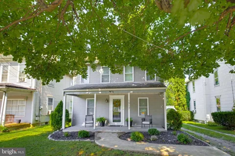 1917 NEW HOLLAND PIKE