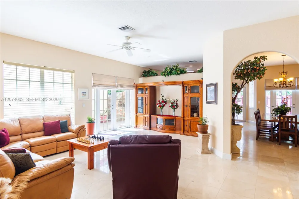 10564 NW 57th St Doral, FL 33178
