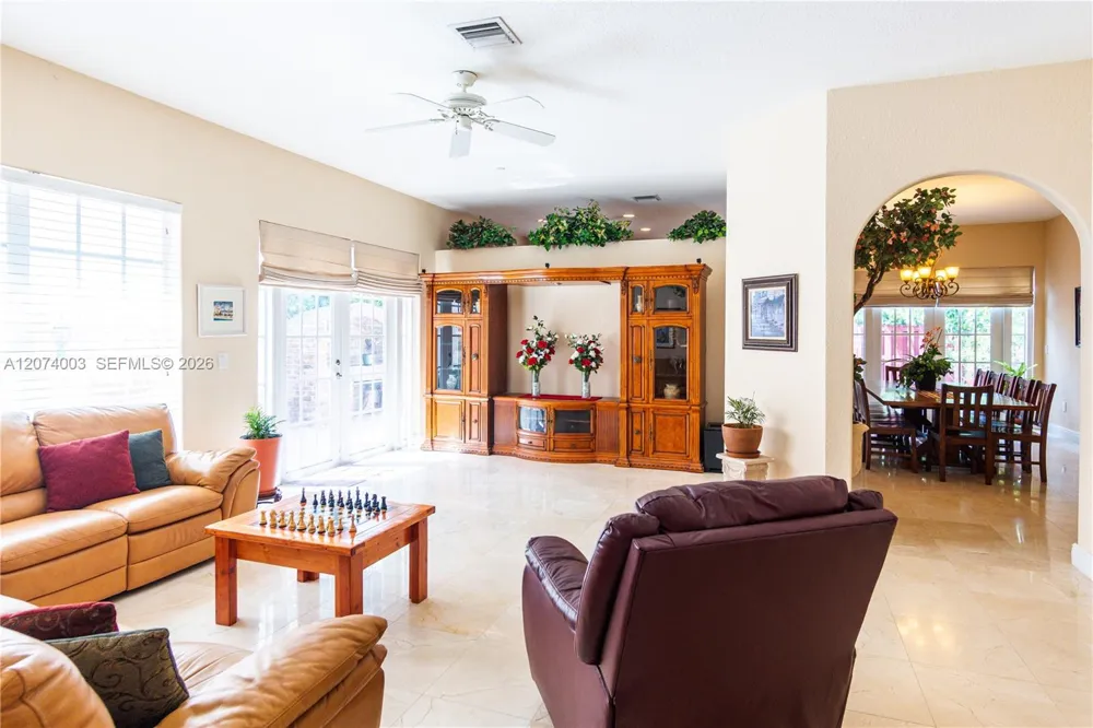 10564 NW 57th St Doral, FL 33178