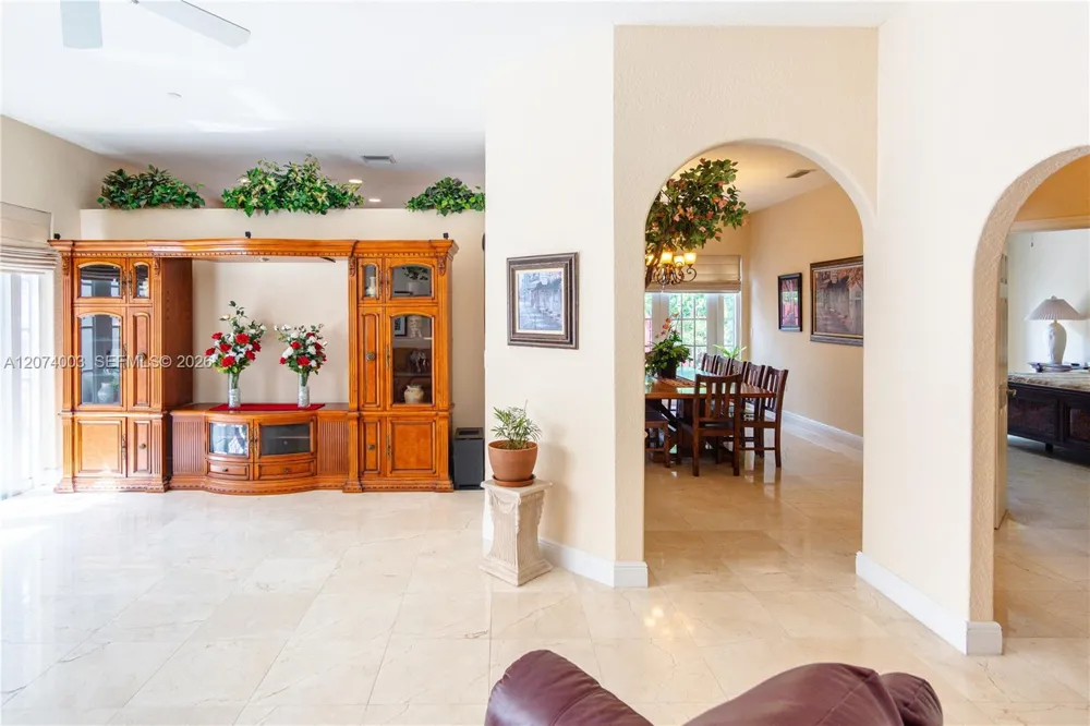 10564 NW 57th St Doral, FL 33178