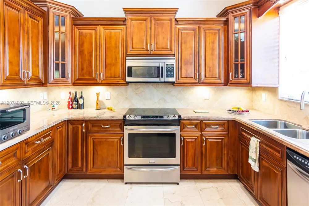 10564 NW 57th St Doral, FL 33178