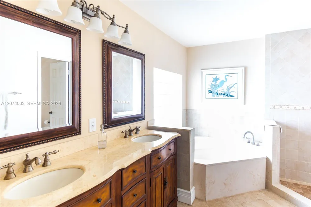 10564 NW 57th St Doral, FL 33178