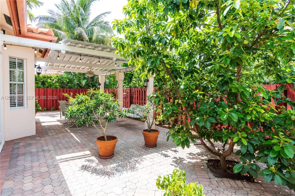 10564 NW 57th St Doral, FL 33178