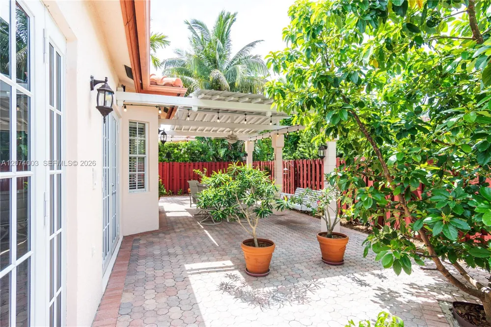 10564 NW 57th St Doral, FL 33178