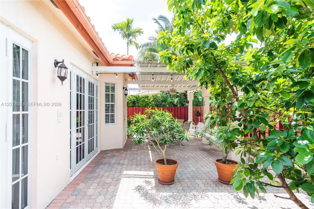 10564 NW 57th St Doral, FL 33178