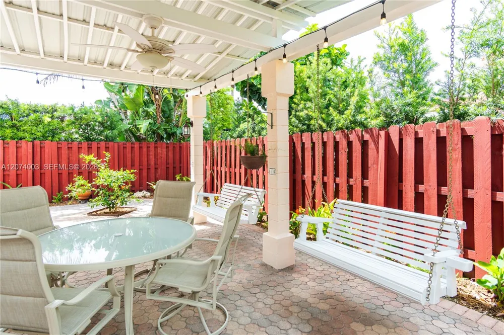 10564 NW 57th St Doral, FL 33178