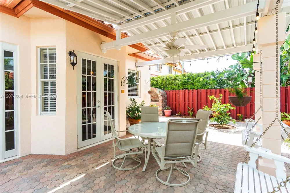 10564 NW 57th St Doral, FL 33178