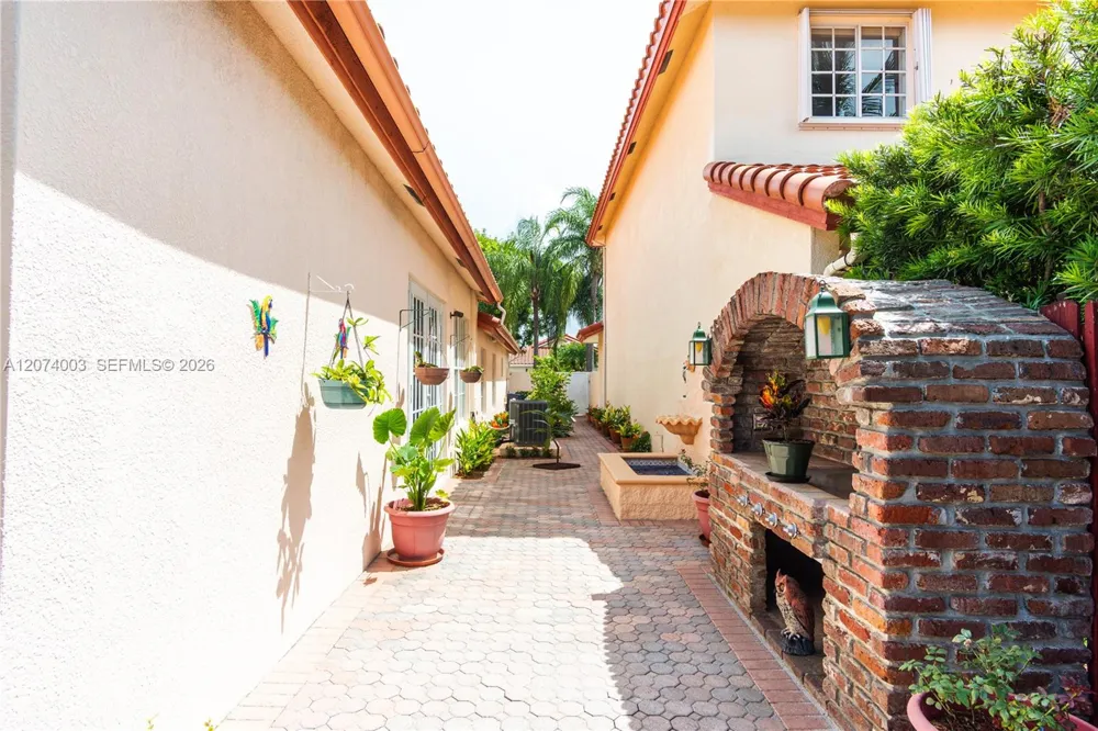 10564 NW 57th St Doral, FL 33178
