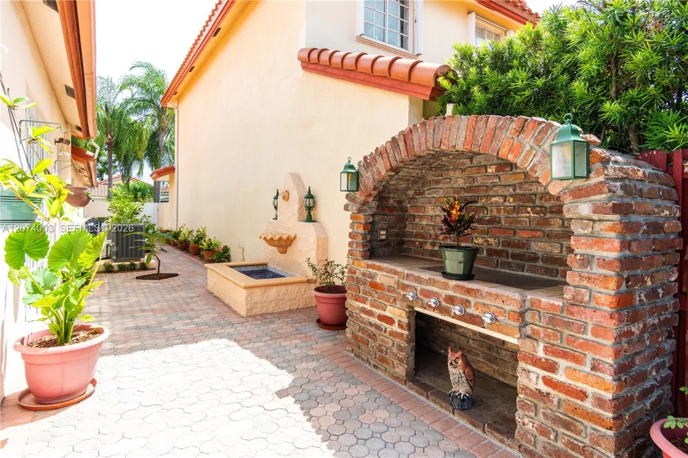 10564 NW 57th St Doral, FL 33178