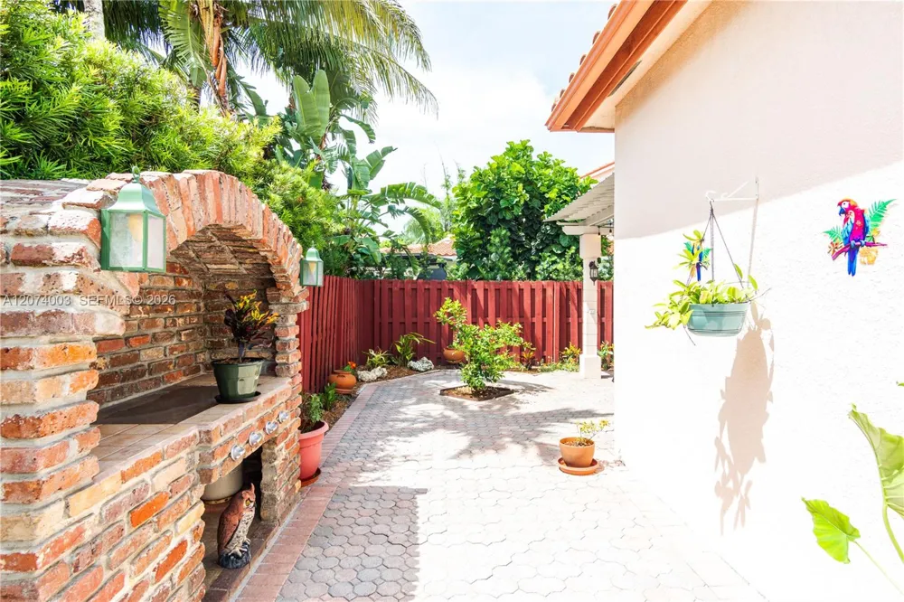 10564 NW 57th St Doral, FL 33178