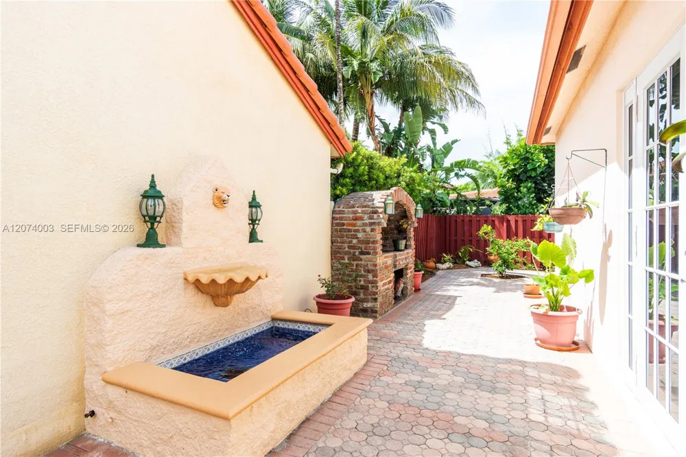 10564 NW 57th St Doral, FL 33178