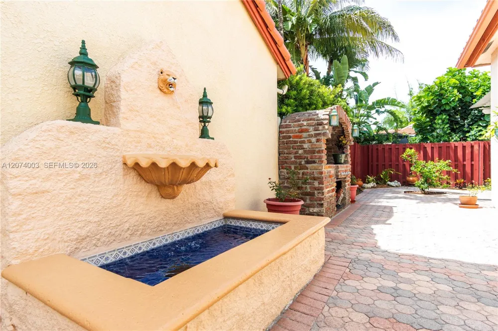 10564 NW 57th St Doral, FL 33178