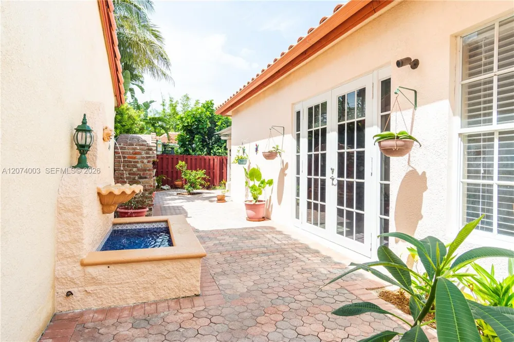 10564 NW 57th St Doral, FL 33178