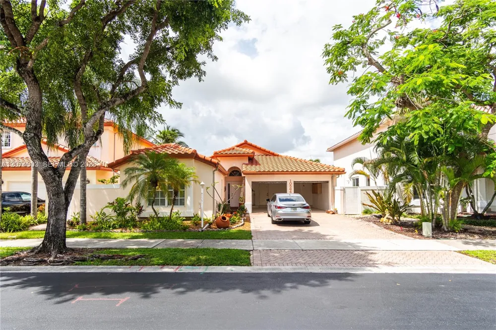 10564 NW 57th St Doral, FL 33178