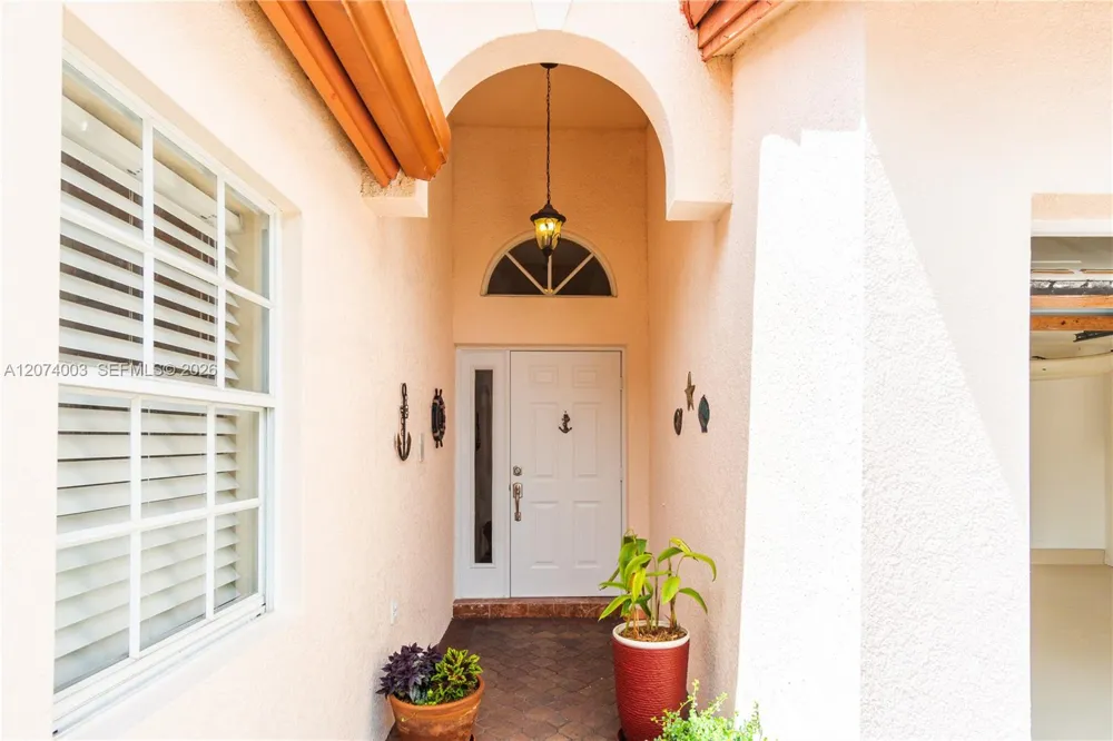 10564 NW 57th St Doral, FL 33178