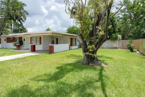 1329 NE Krome Ter #1329