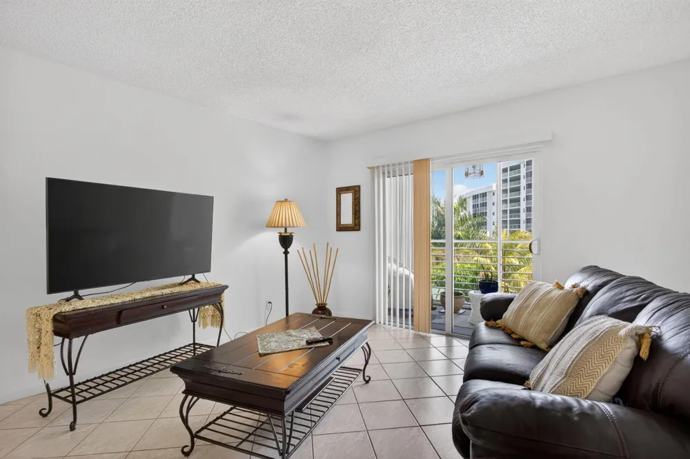 2731 NE 14TH ST Causeway #405 Pompano Beach, FL 33062