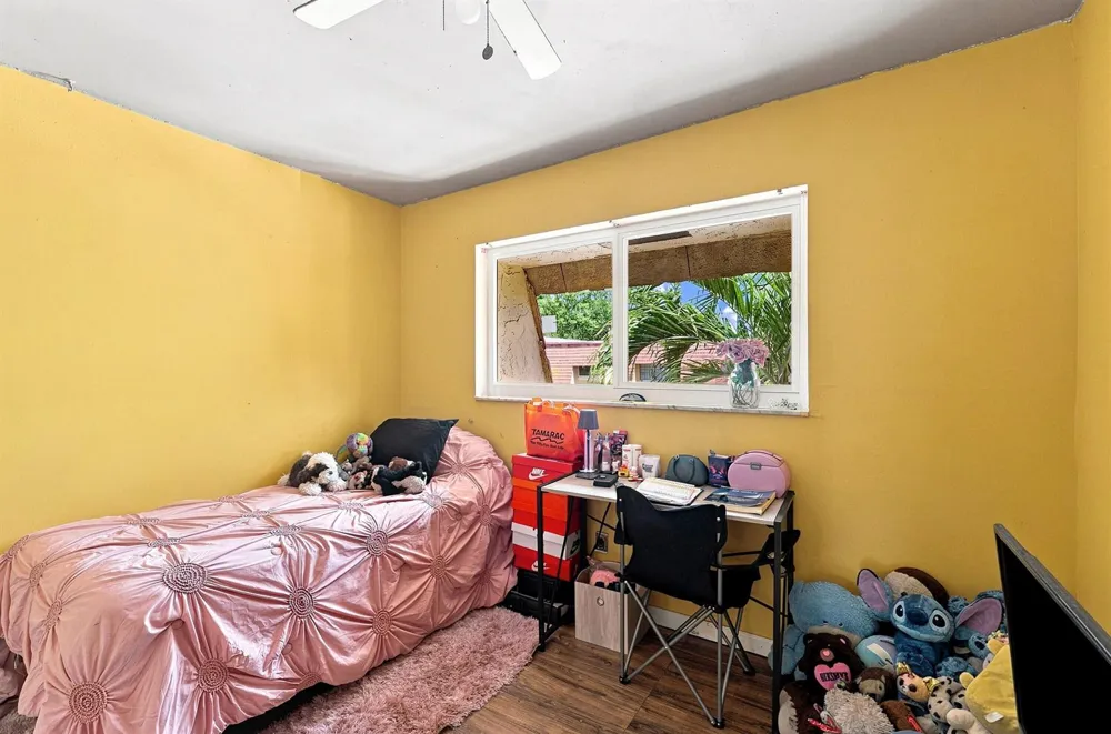 6 Spinning Wheel Lane Tamarac, FL 33319