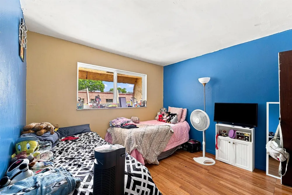 6 Spinning Wheel Lane Tamarac, FL 33319