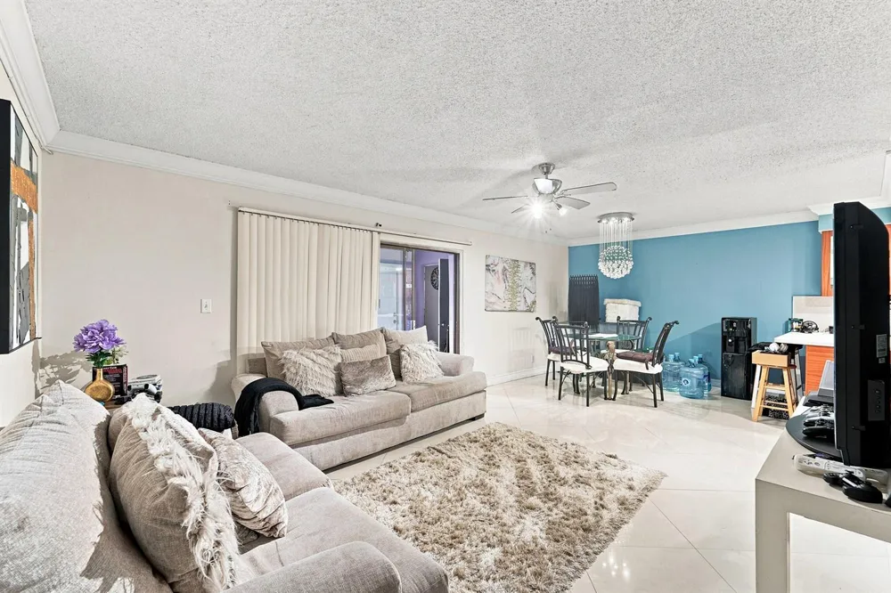 6 Spinning Wheel Lane Tamarac, FL 33319