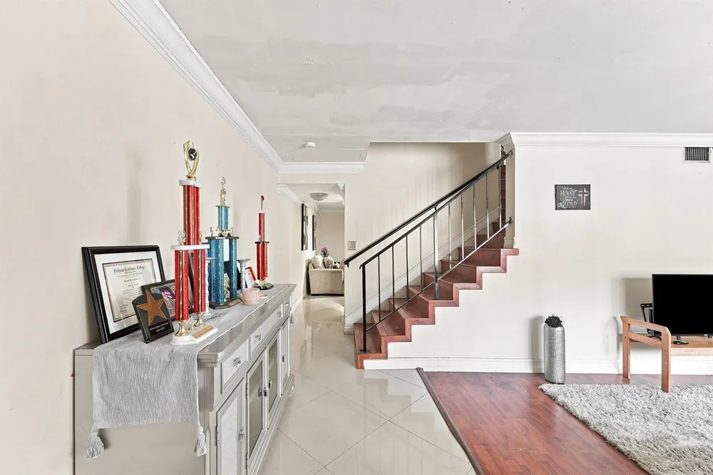 6 Spinning Wheel Lane Tamarac, FL 33319