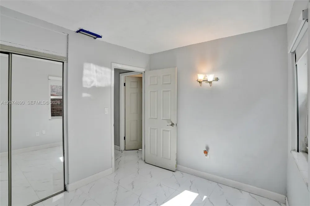 903 W 77th St Hialeah, FL 33014