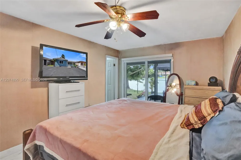 903 W 77th St Hialeah, FL 33014