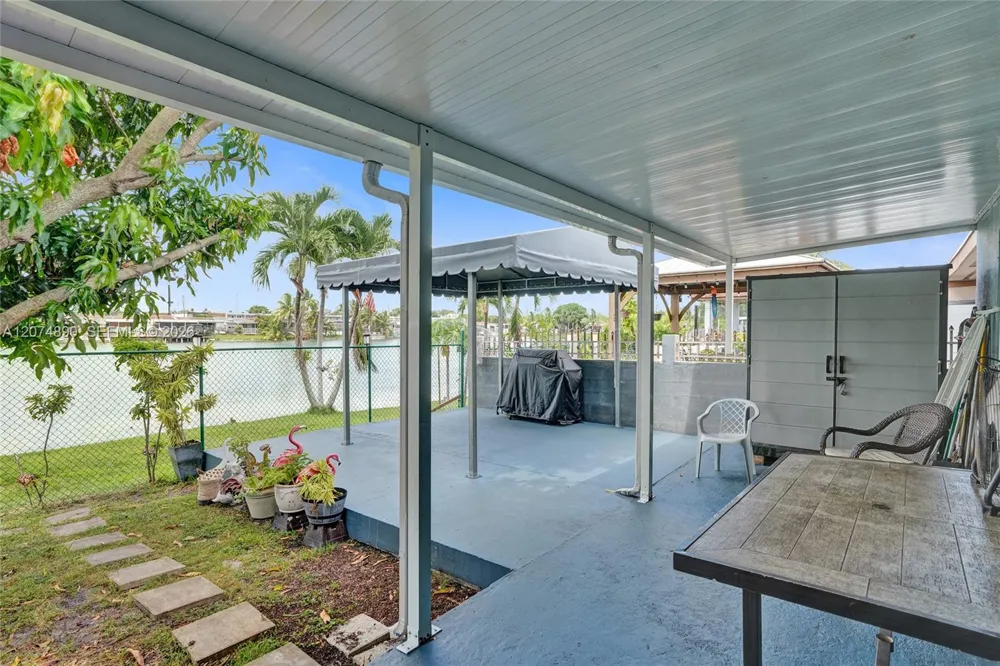 903 W 77th St Hialeah, FL 33014