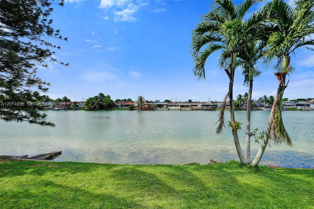 903 W 77th St Hialeah, FL 33014